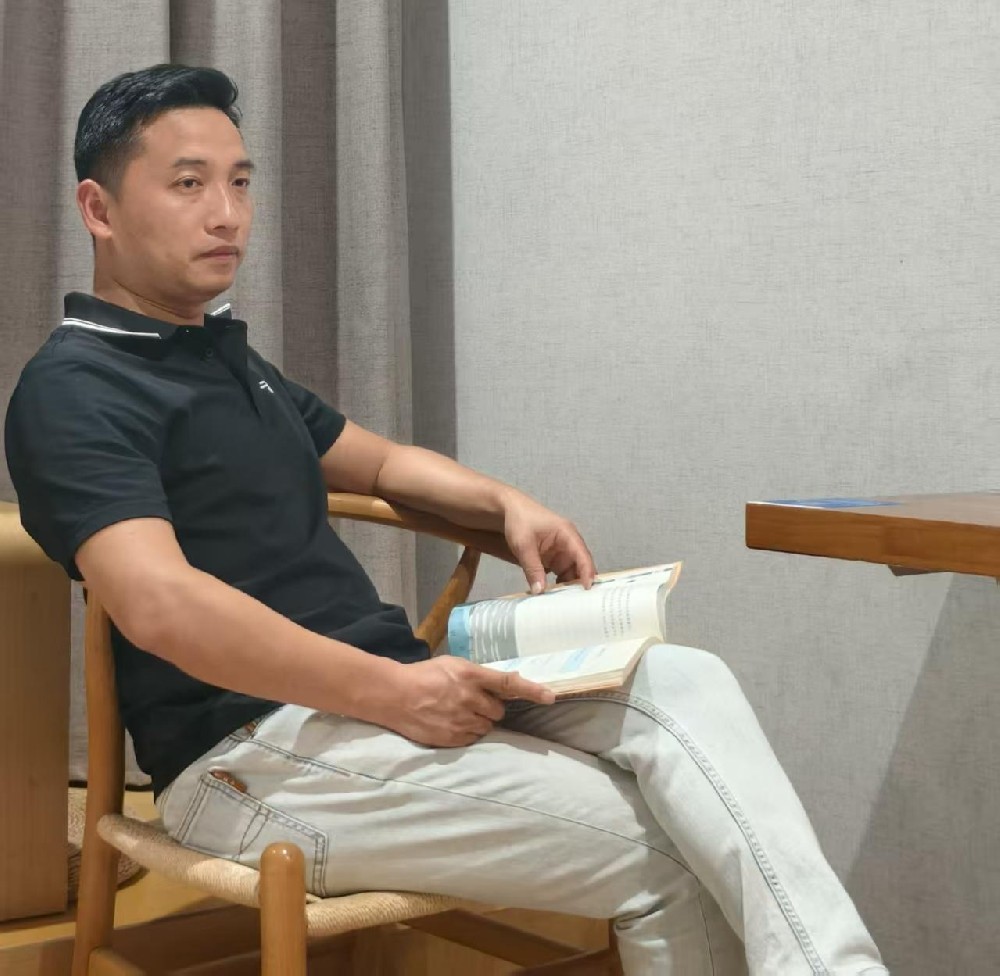 江劍（國瓷紅葉畫院高級畫師）